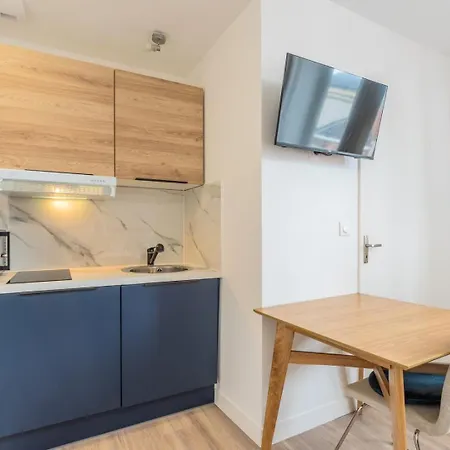 Equipped - Near Train Stations Lila