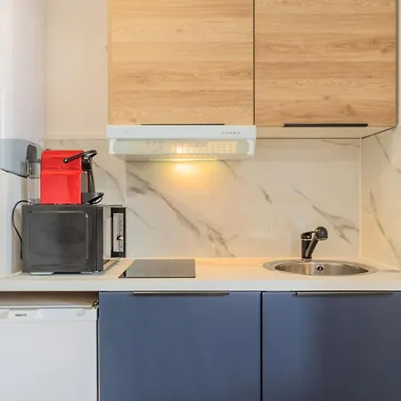 Equipped - Near Train Stations * 里尔