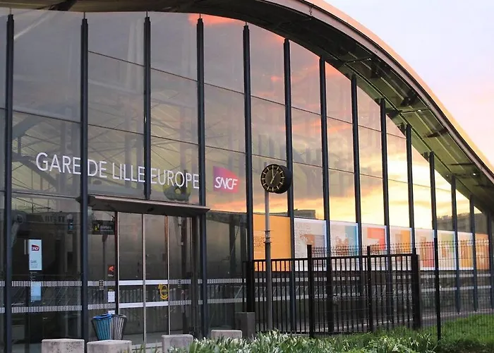 Equipped - Near Train Stations Apartment *