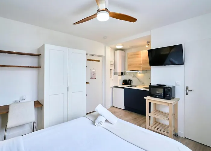 Equipped - Near Train Stations Apartment Lille